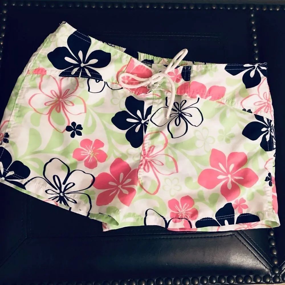 3/$15 Girls Hibiscus Xhilaration Board Shorts L